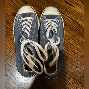 Chuck Taylor All Star Canvas low top tennis shoes, size 6.5 navy blue